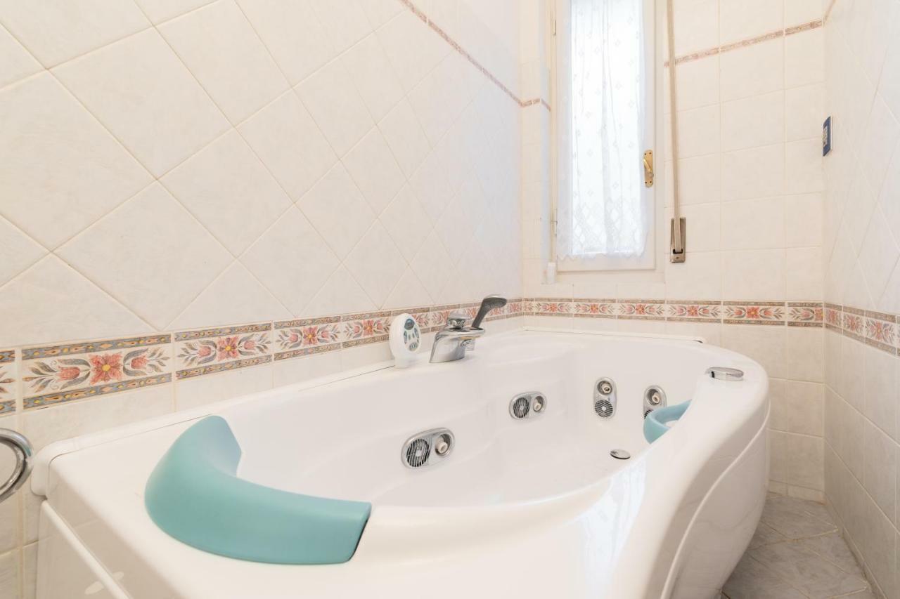 Apartment Cappuccini Family & Group 3 Bedrooms Jacuzzi Fast Wi-fi Air Conditioned Tram *